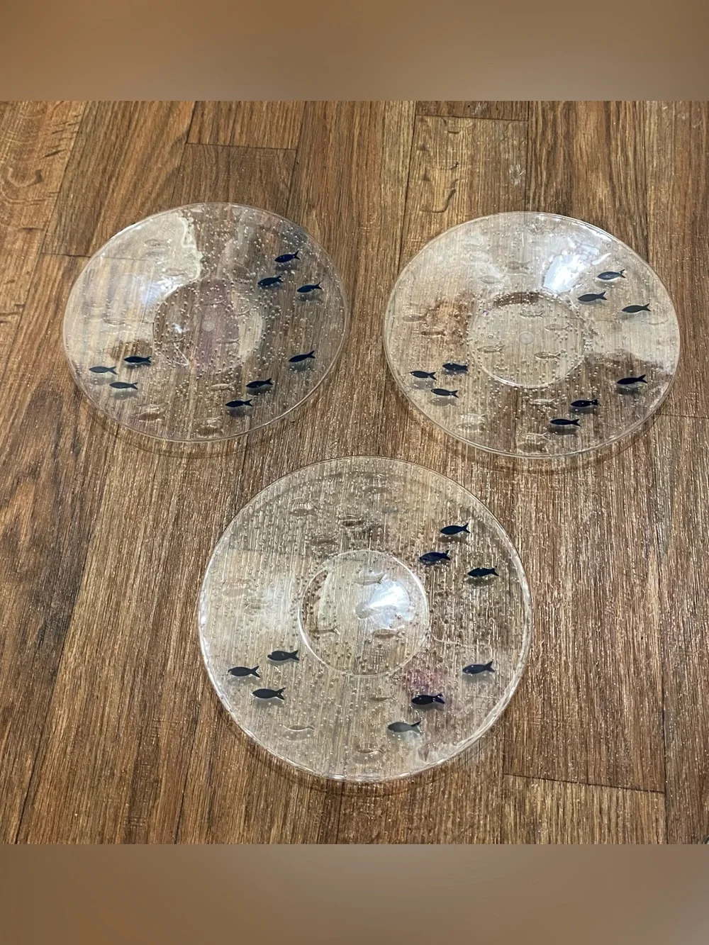 Set Lot Of 3 Acrylic Clear 9” Round Plates Blue Fish & Bubbles Beach Beachouse